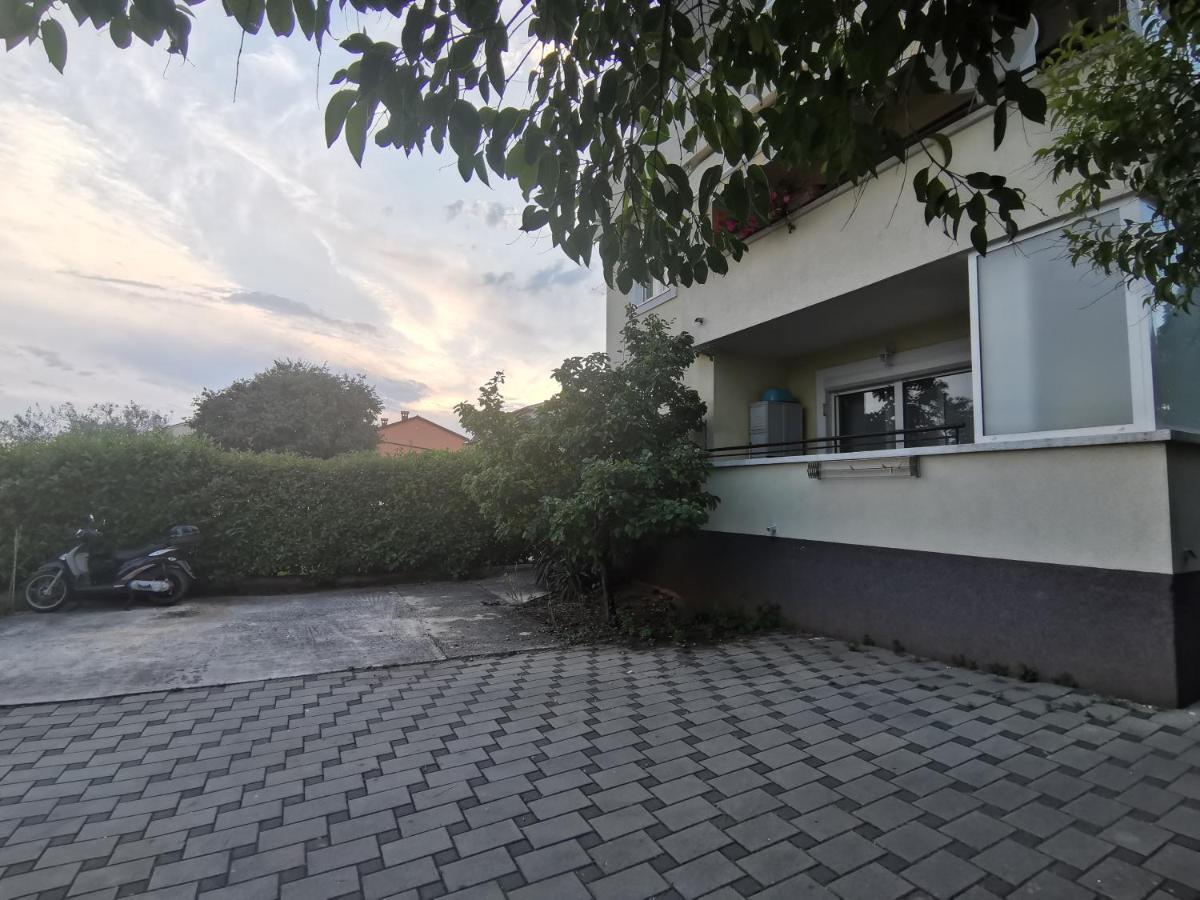 Nice Sunny Apartment พูลา ภายนอก รูปภาพ