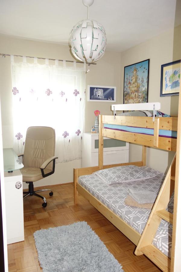 Nice Sunny Apartment พูลา ภายนอก รูปภาพ